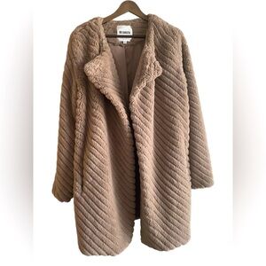 BB Dakota fluffy faux fur taupe coat Size Large